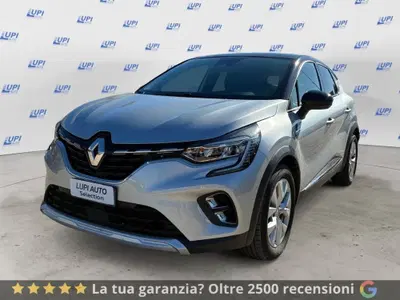 Renault Captur Full Hybrid E-Tech 145 CV Business del 2022 usata a Prato