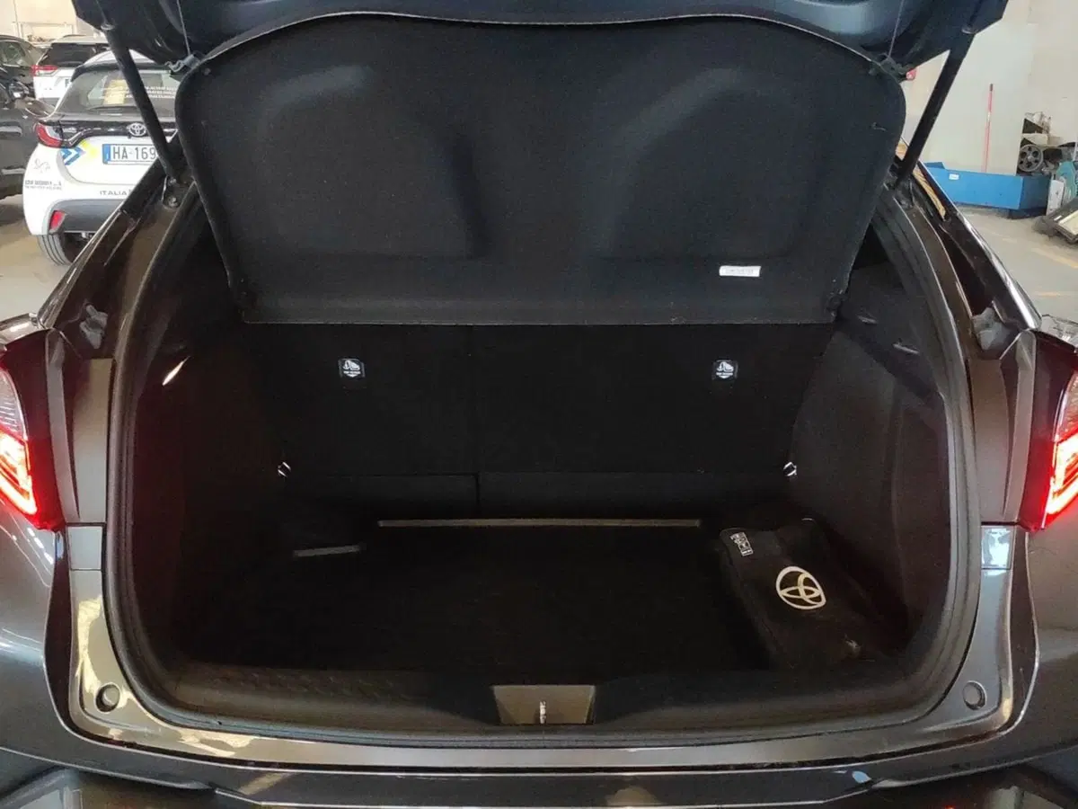 Toyota Toyota C-HR usata a Milano (4)