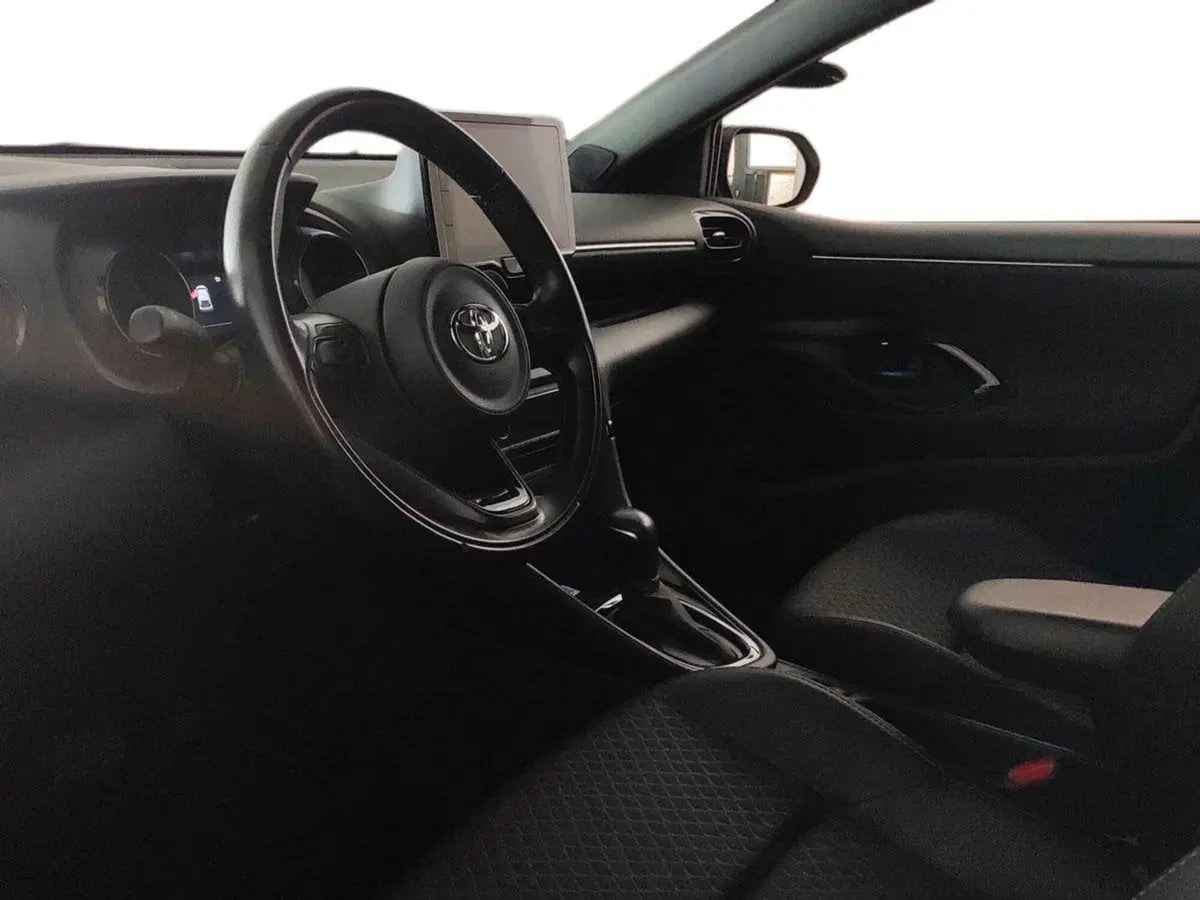 Toyota Yaris usata a Milano (8)