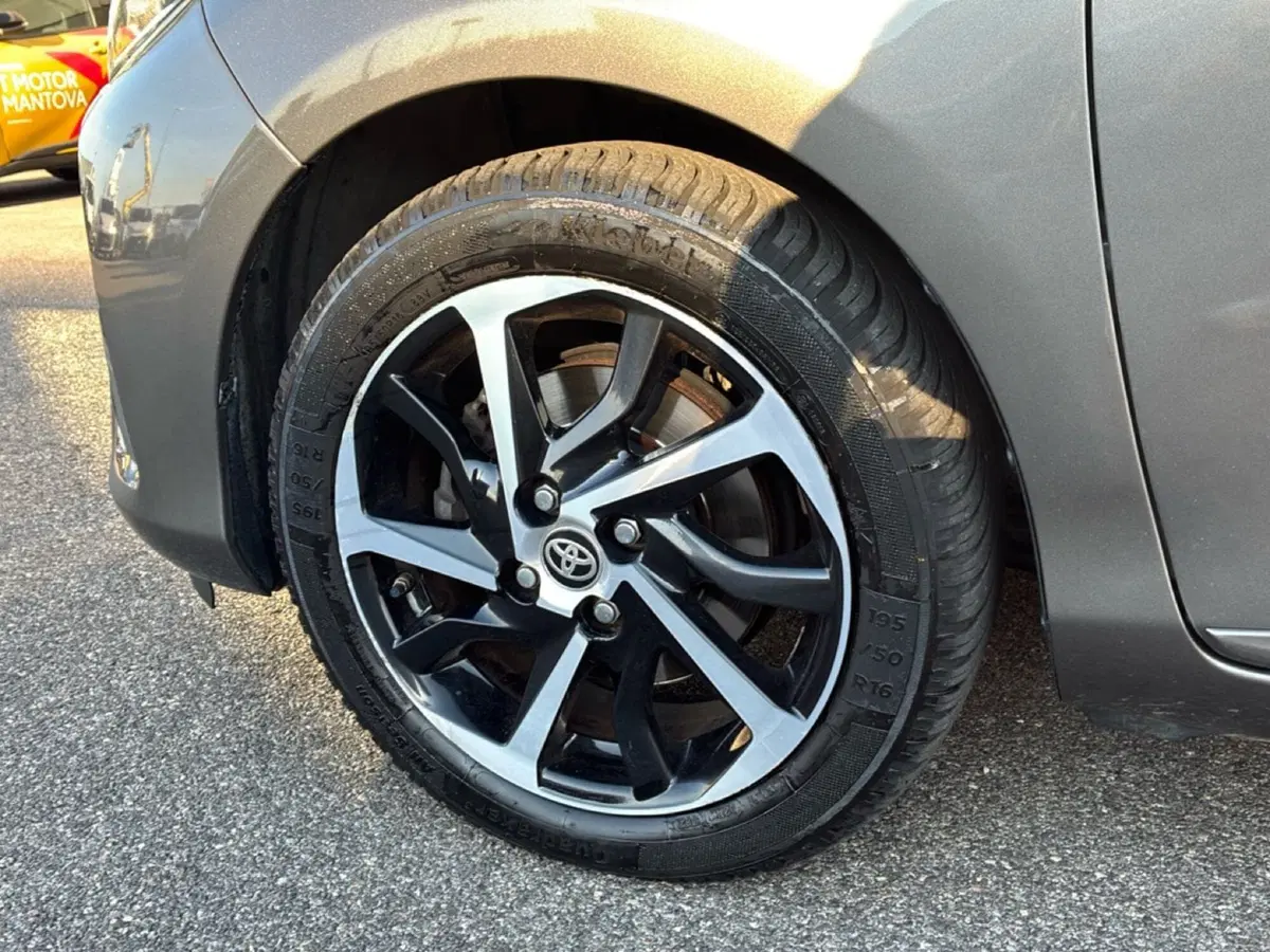 Toyota Yaris usata a Mantova (11)