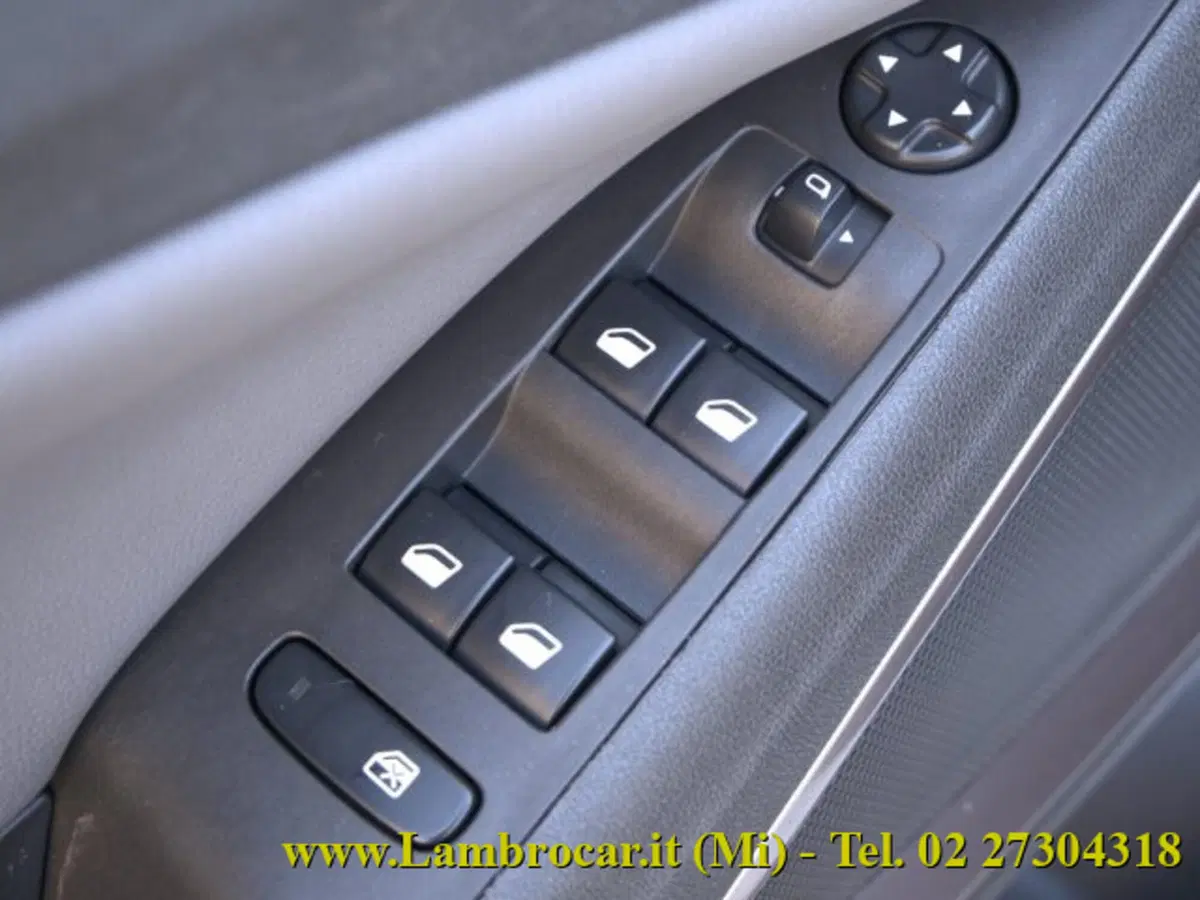 Opel Crossland X usata a Milano (16)