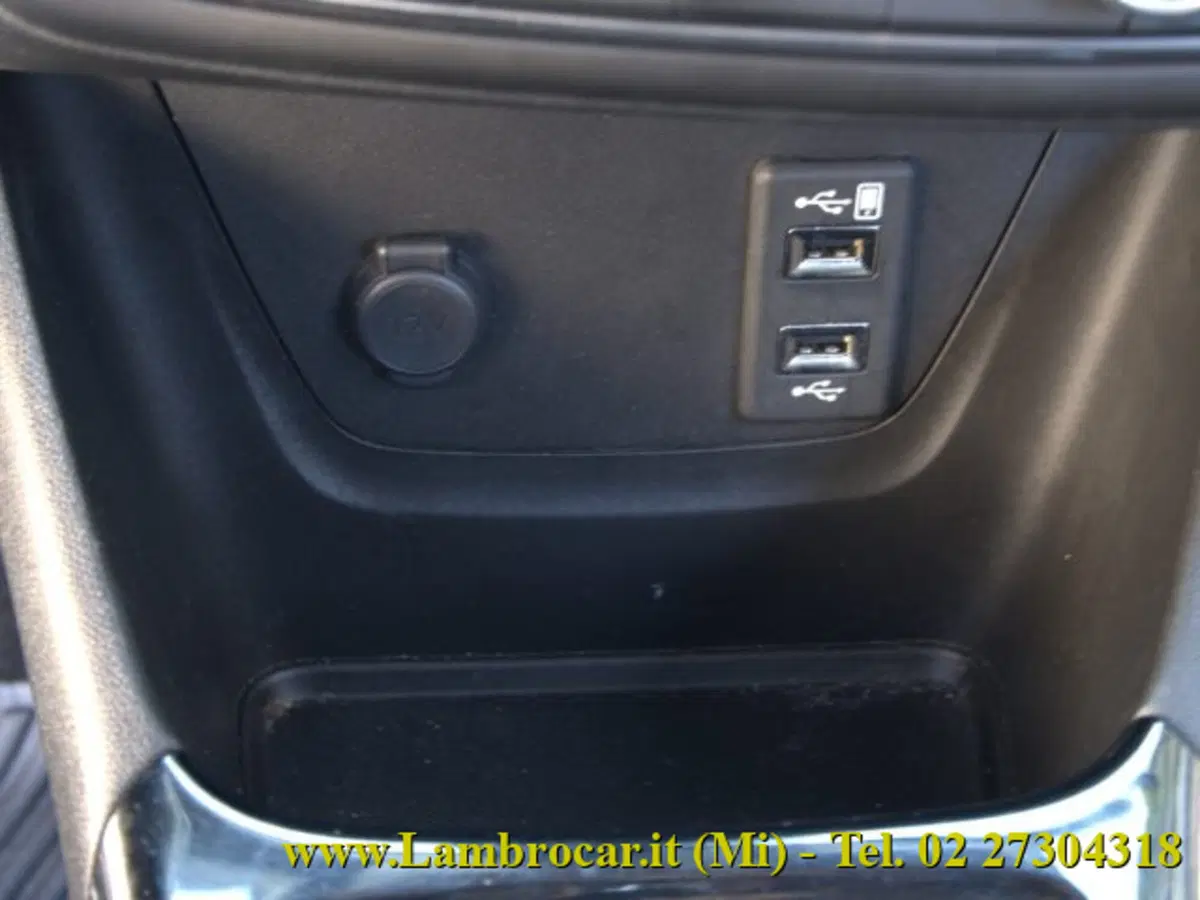 Opel Crossland X usata a Milano (17)