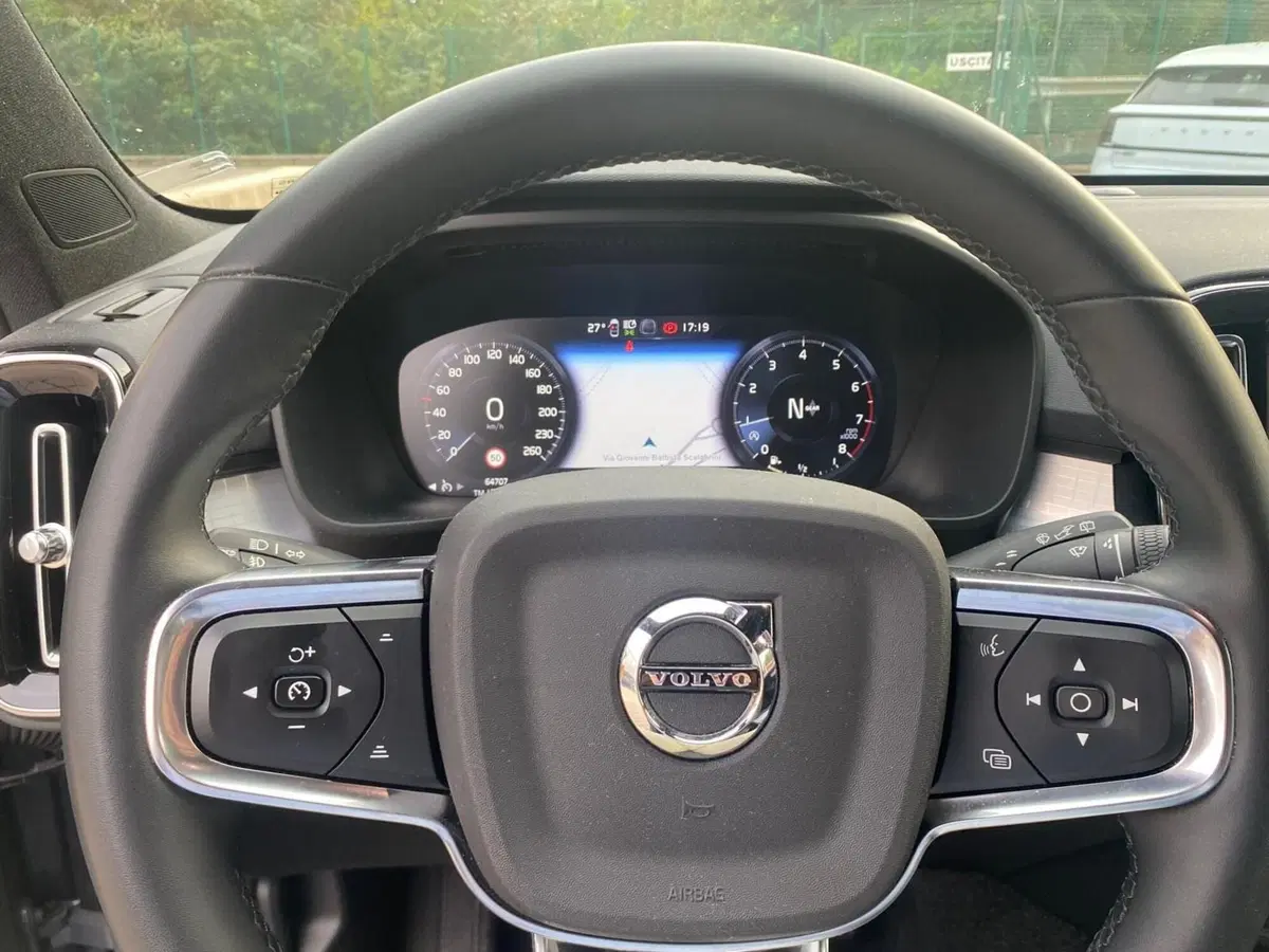 Volvo XC40 usata a Como (10)