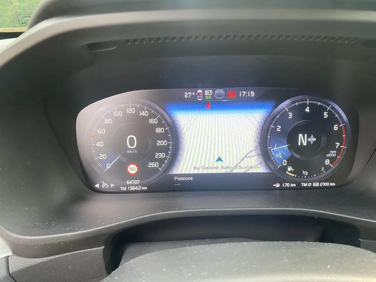 Volvo XC40 usata a Como (9)