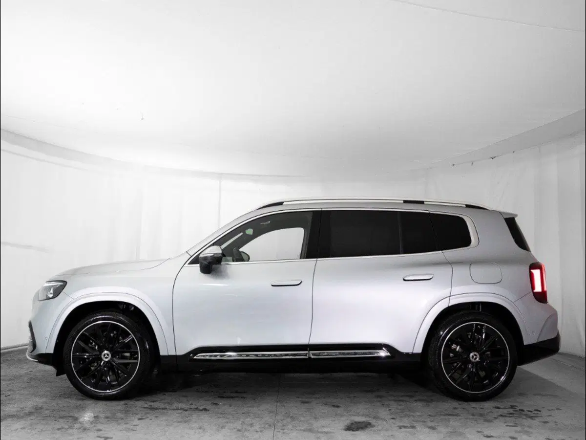 Mercedes-Benz GLB nuova a Macerata (2)