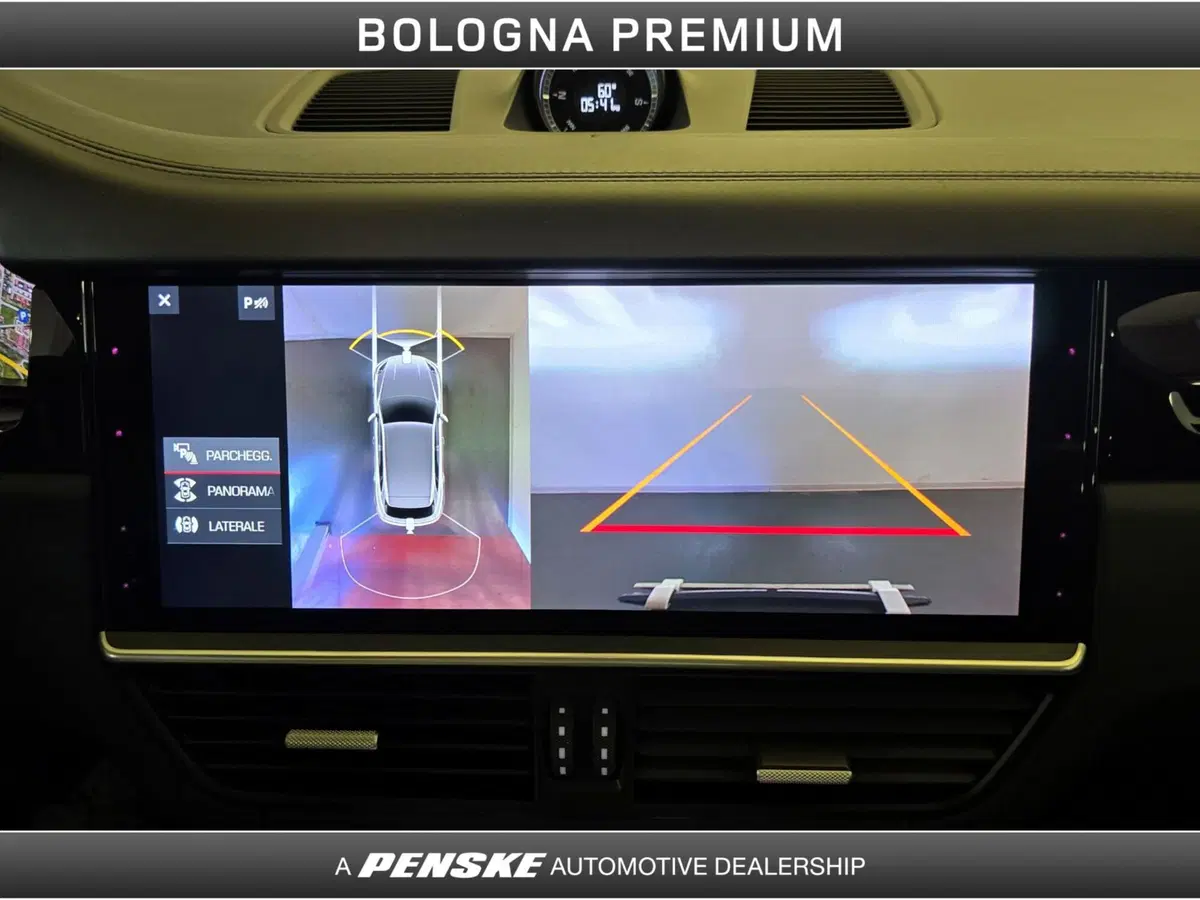 Porsche Cayenne usata a Bologna (15)