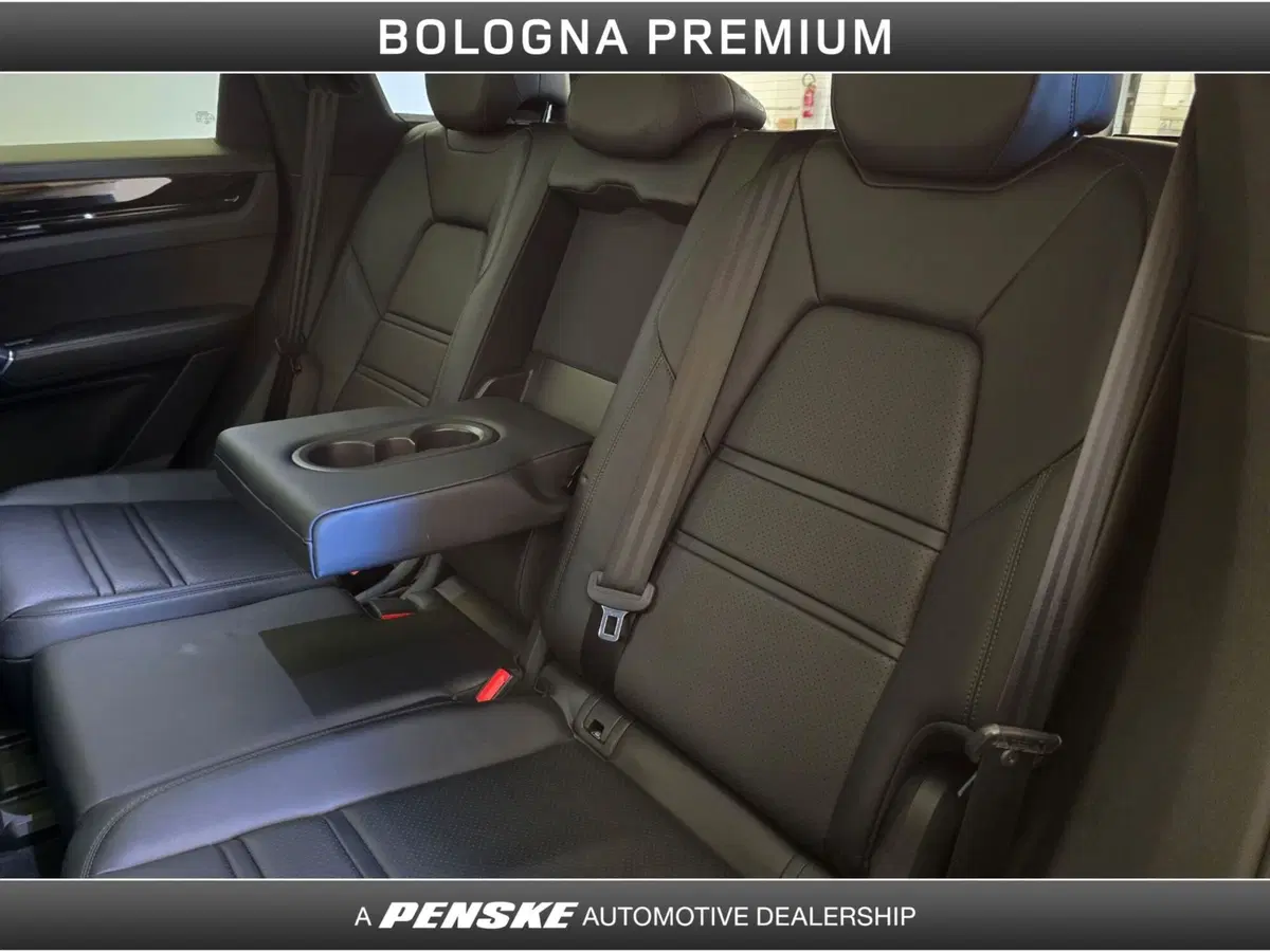 Porsche Cayenne usata a Bologna (17)