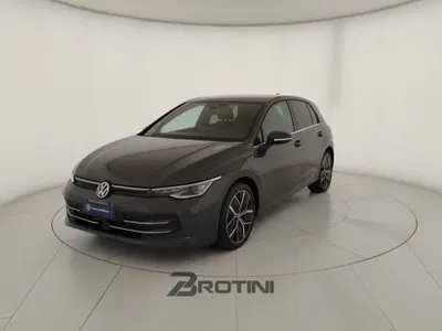Volkswagen Golf 1.5 etsi 50 Years 150cv dsg del 2024 usata a Massa