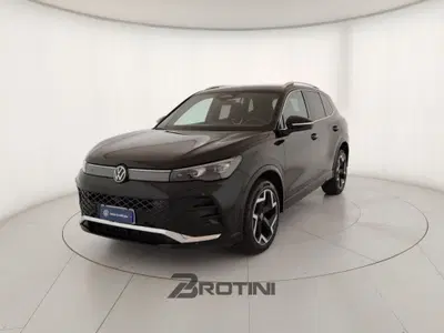 Volkswagen Tiguan 2.0 tdi R-Line 4motion 193cv dsg del 2025 usata a Massa