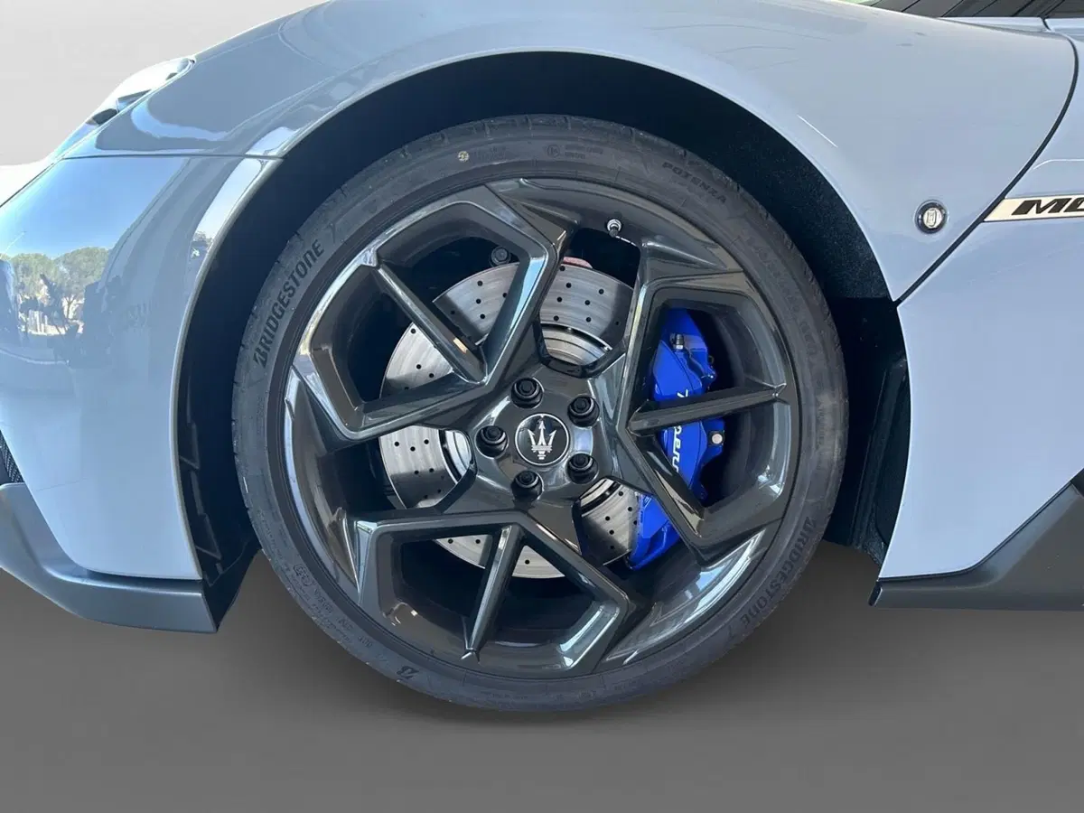 Maserati MC20 Spider usata a Ancona (14)