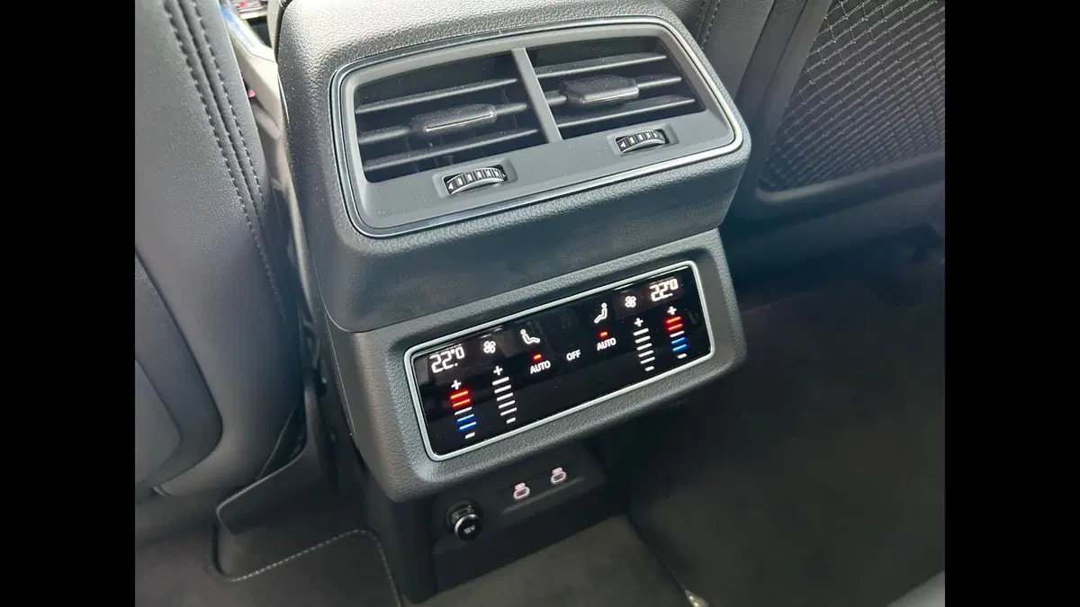 Audi Q8 Sportback nuova a Palermo (11)