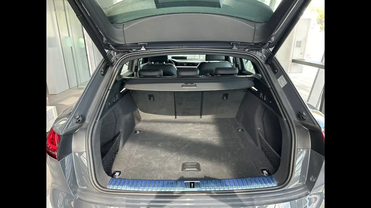 Audi Q8 Sportback nuova a Palermo (12)