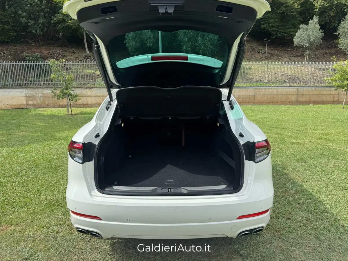 Maserati Levante usata a Salerno (12)