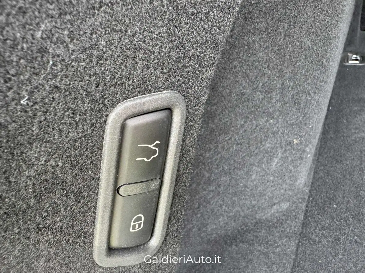 Maserati Levante usata a Salerno (13)