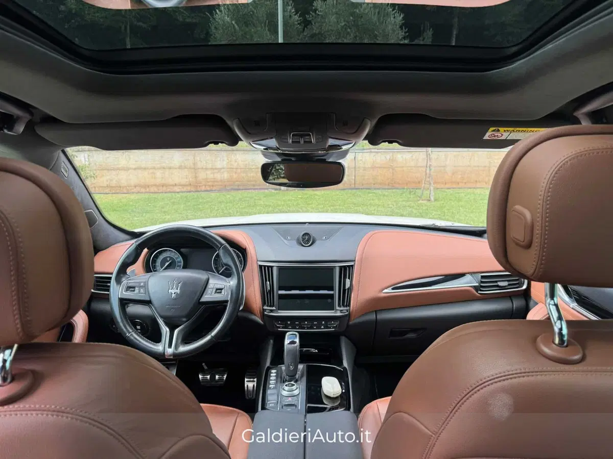 Maserati Levante usata a Salerno (5)