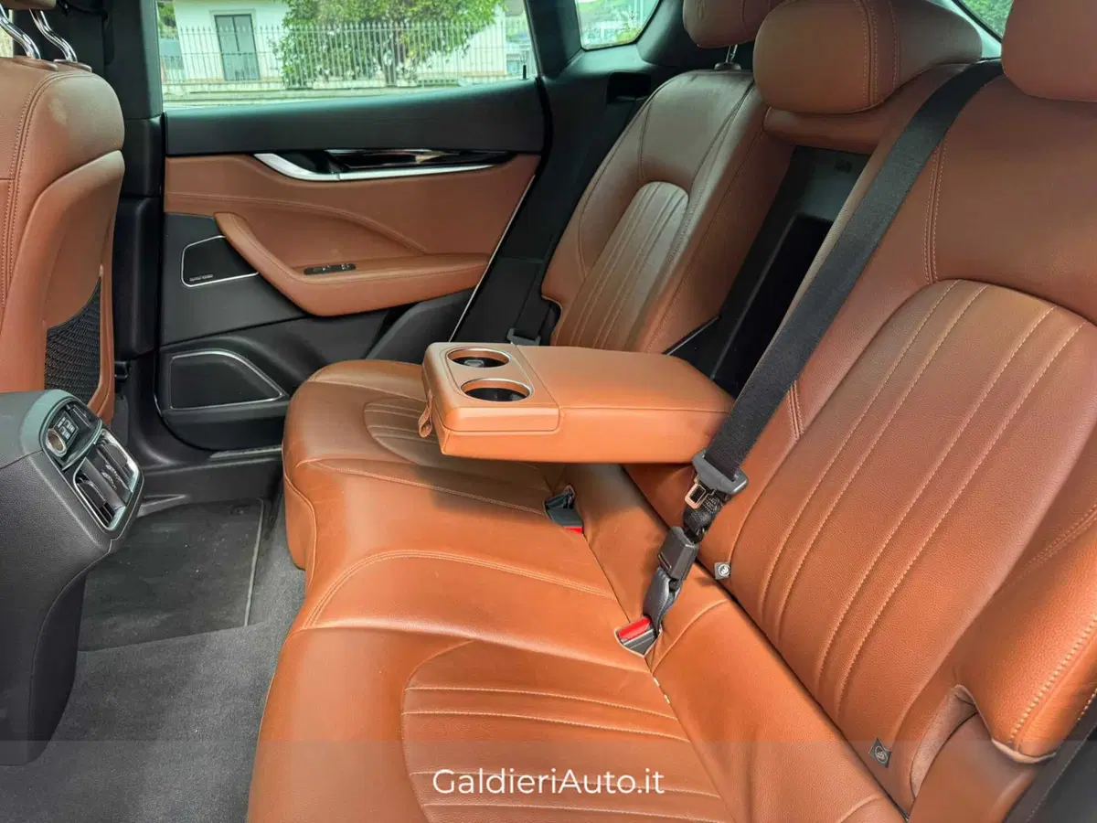 Maserati Levante usata a Salerno (7)
