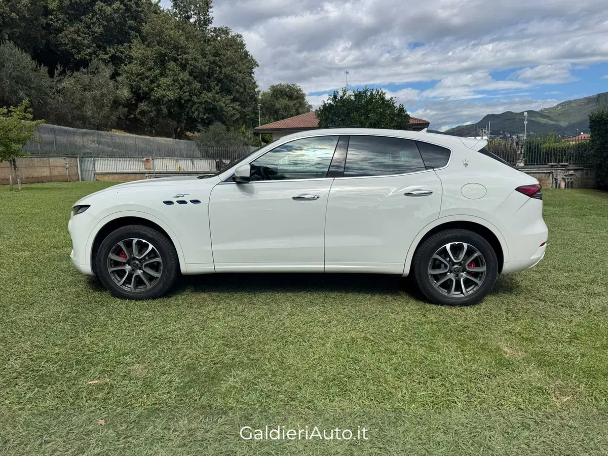 Maserati Levante usata a Salerno (9)