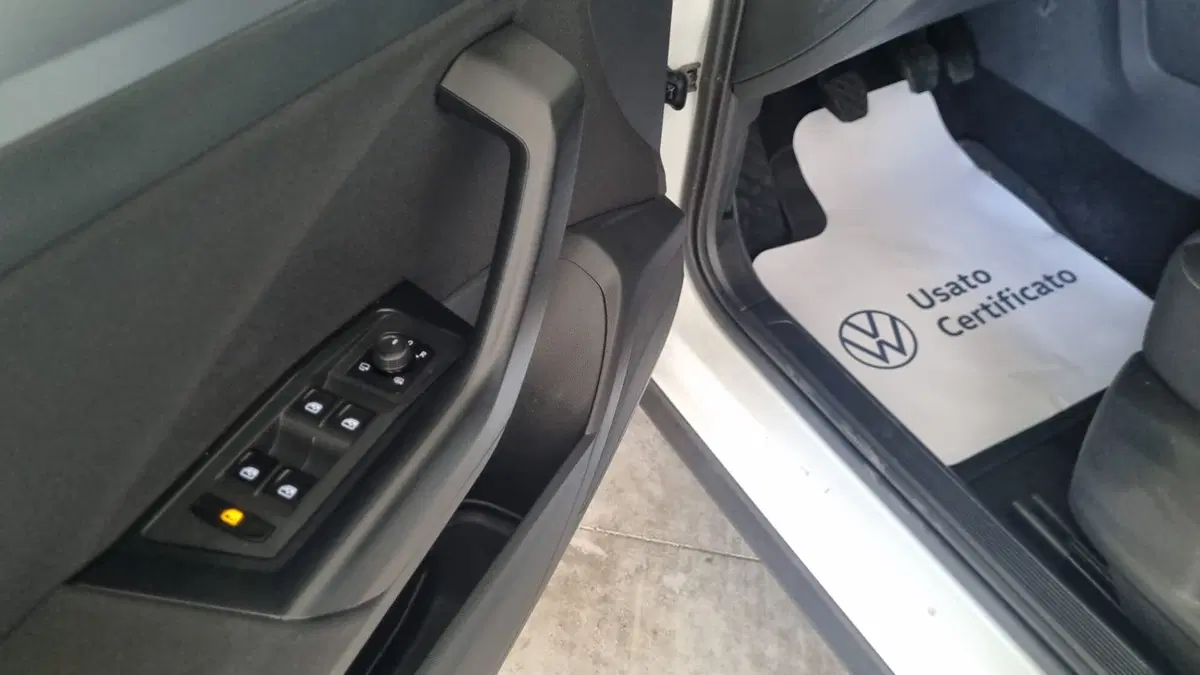 Volkswagen T-Roc usata a L'Aquila (10)