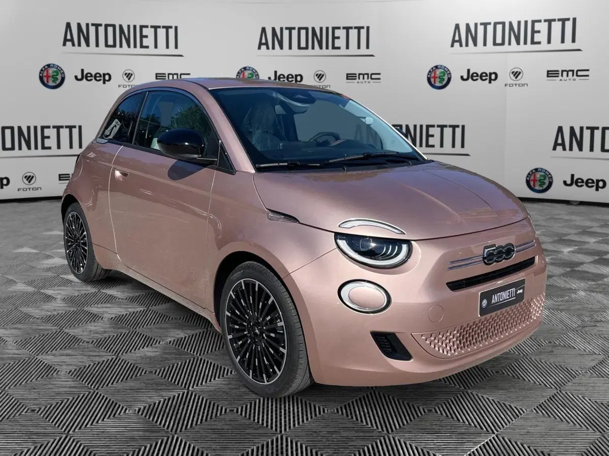 Fiat 500 nuova a Ancona (3)