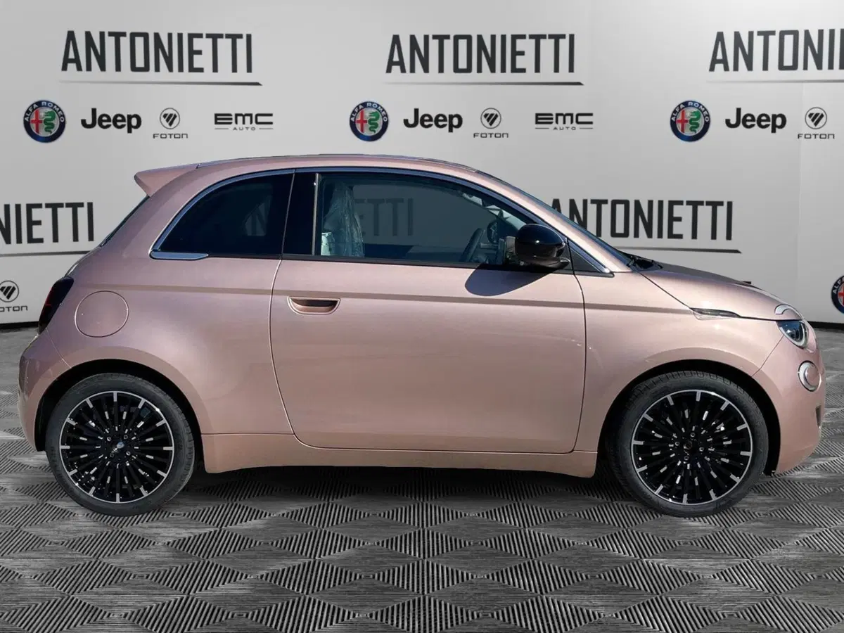 Fiat 500 nuova a Ancona (4)