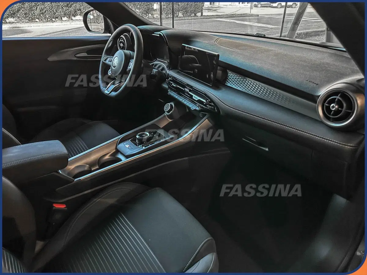 Alfa Romeo Tonale nuova a Milano (10)