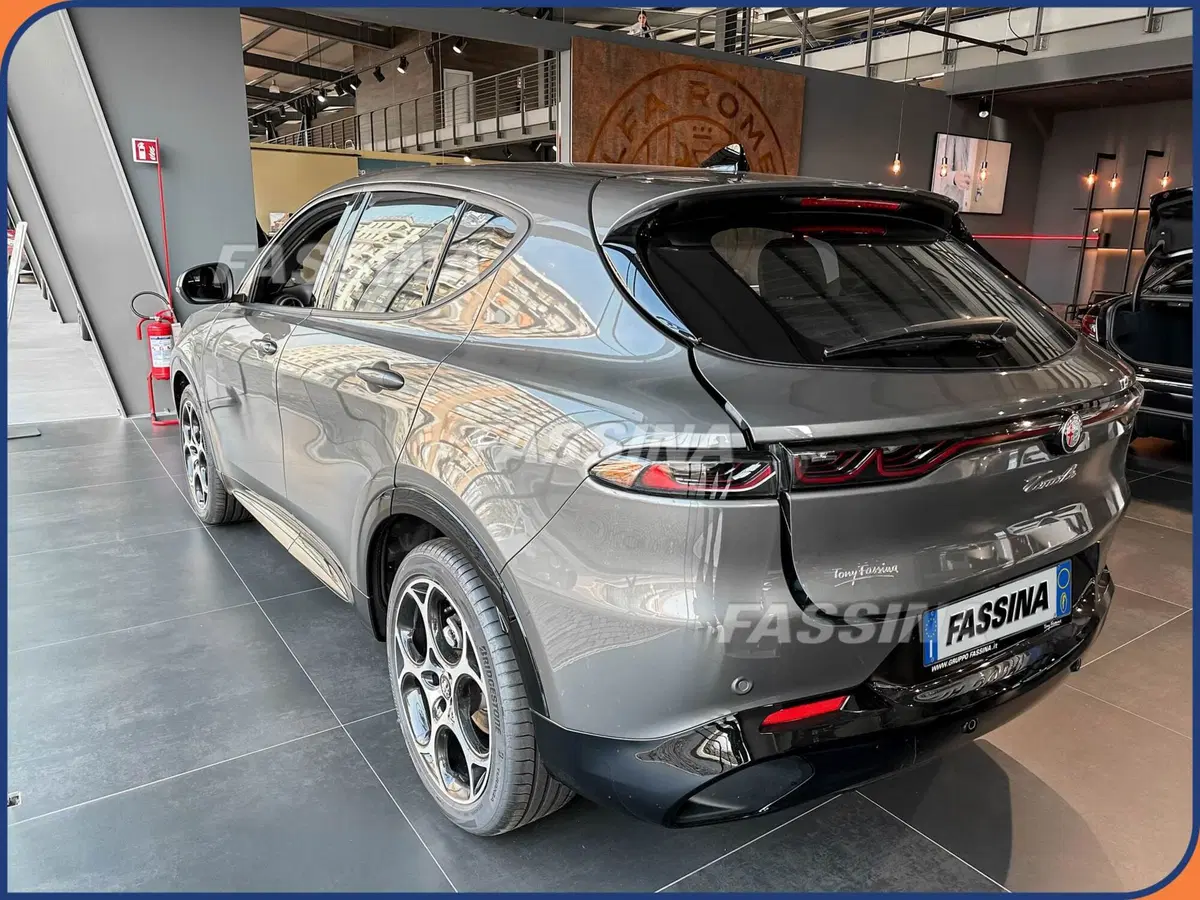 Alfa Romeo Tonale nuova a Milano (5)