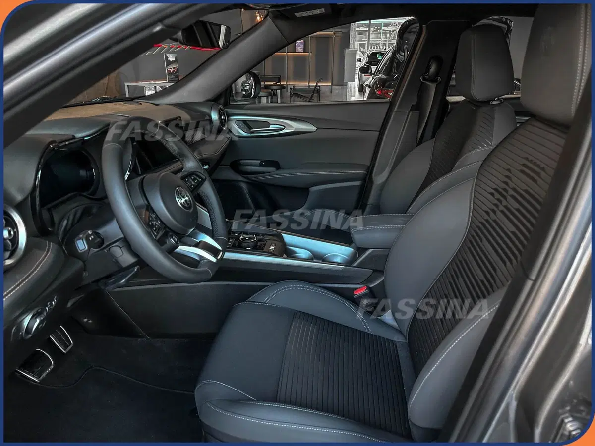 Alfa Romeo Tonale nuova a Milano (7)