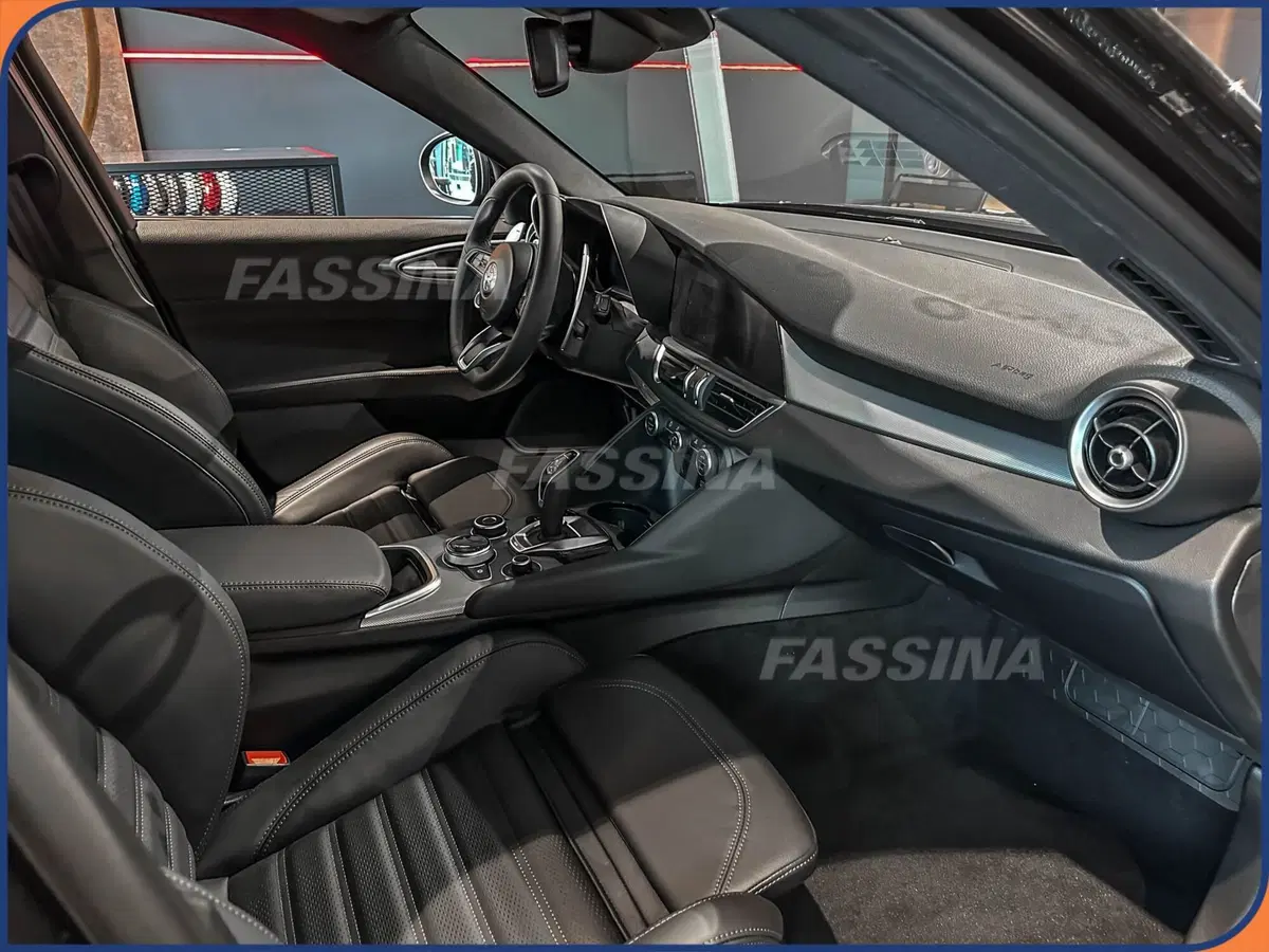 Alfa Romeo Giulia nuova a Milano (10)
