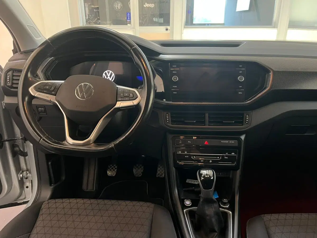 Volkswagen T-Cross usata a Lucca (12)