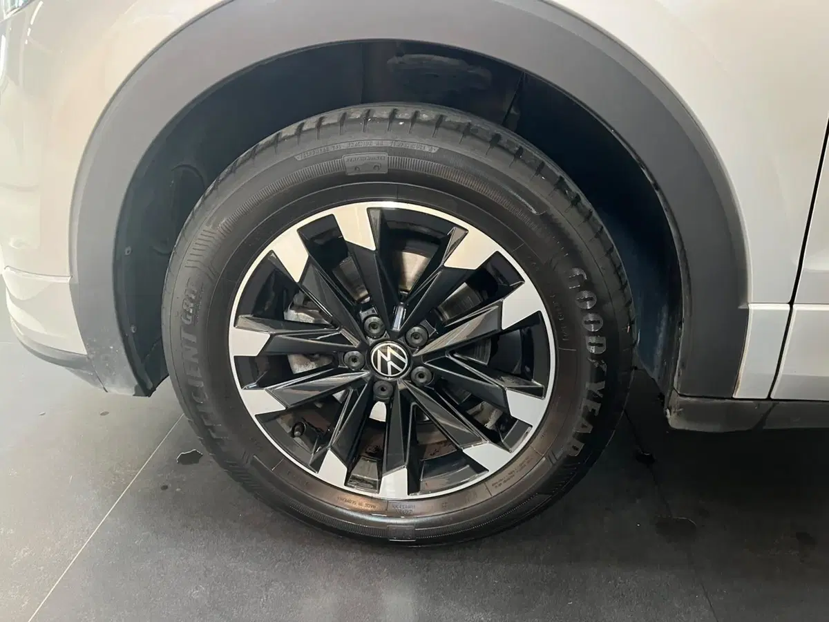 Volkswagen T-Cross usata a Lucca (8)