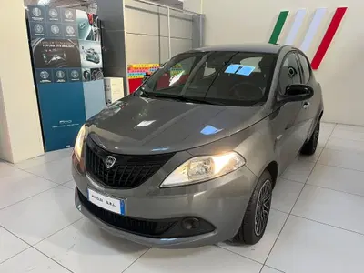 Lancia Ypsilon 1.0 FireFly 5 porte S&S Hybrid Silver Plus del 2023 usata a Altopascio