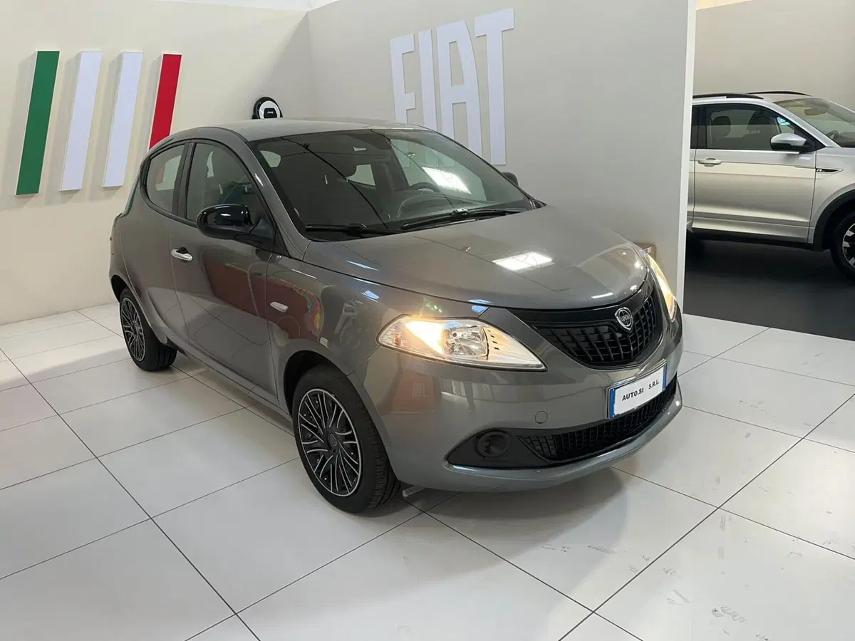 Lancia Ypsilon usata a Lucca (3)