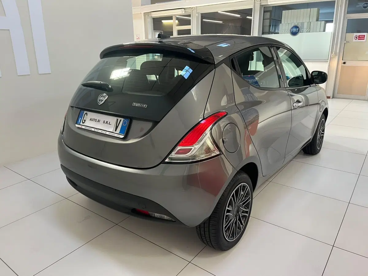 Lancia Ypsilon usata a Lucca (4)