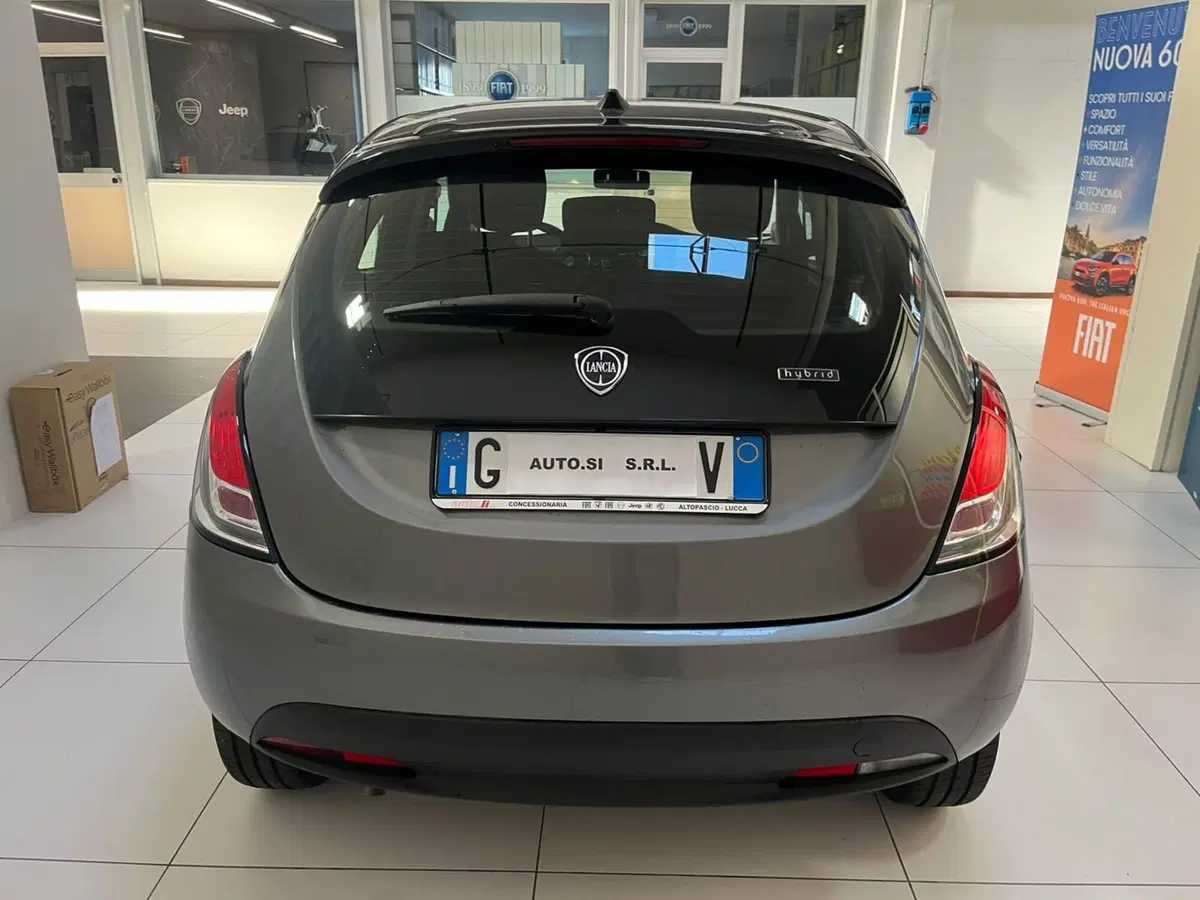 Lancia Ypsilon usata a Lucca (5)