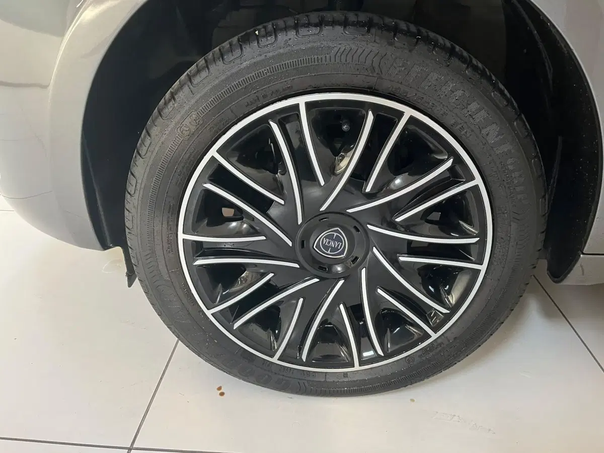 Lancia Ypsilon usata a Lucca (7)