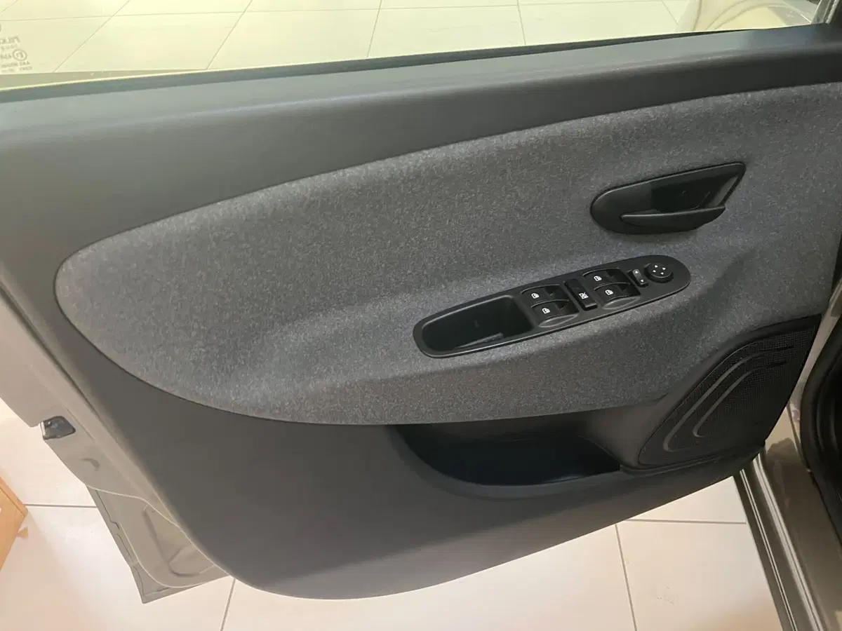 Lancia Ypsilon usata a Lucca (8)