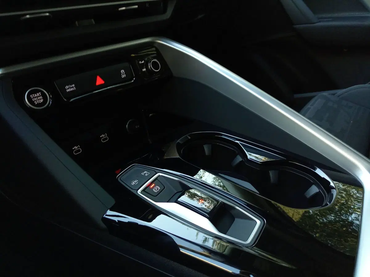 Audi Q5 Sportback nuova a Bari (11)