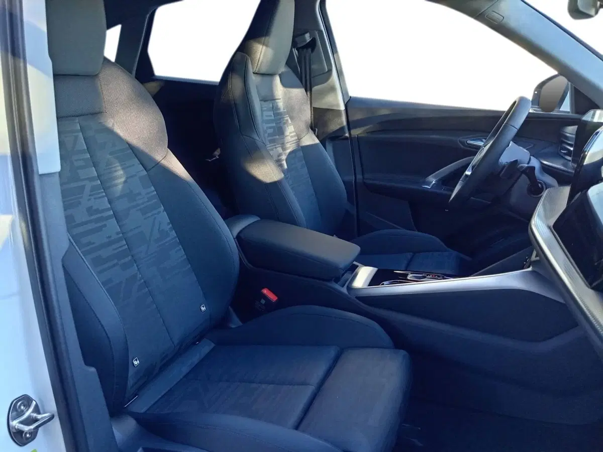 Audi Q5 Sportback nuova a Bari (12)