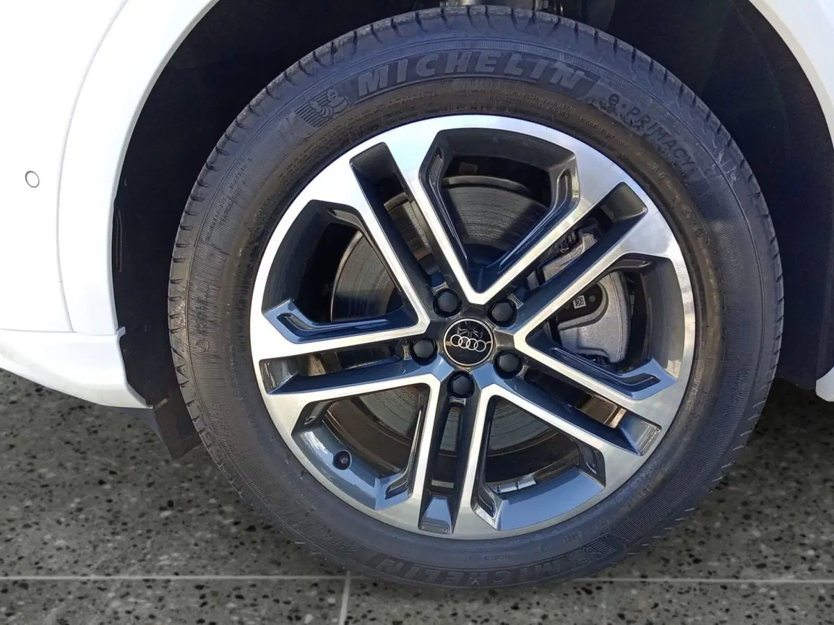 Audi Q5 Sportback nuova a Bari (13)