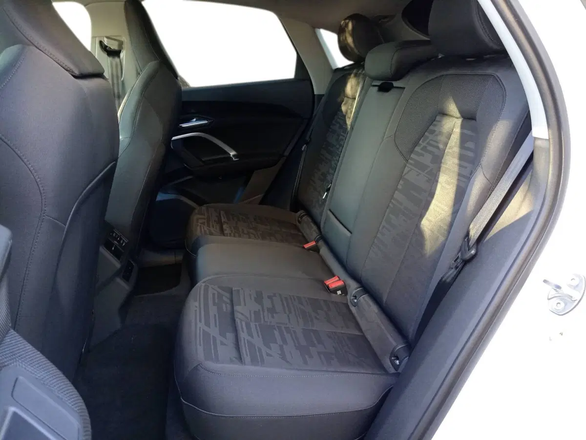 Audi Q5 Sportback nuova a Bari (15)