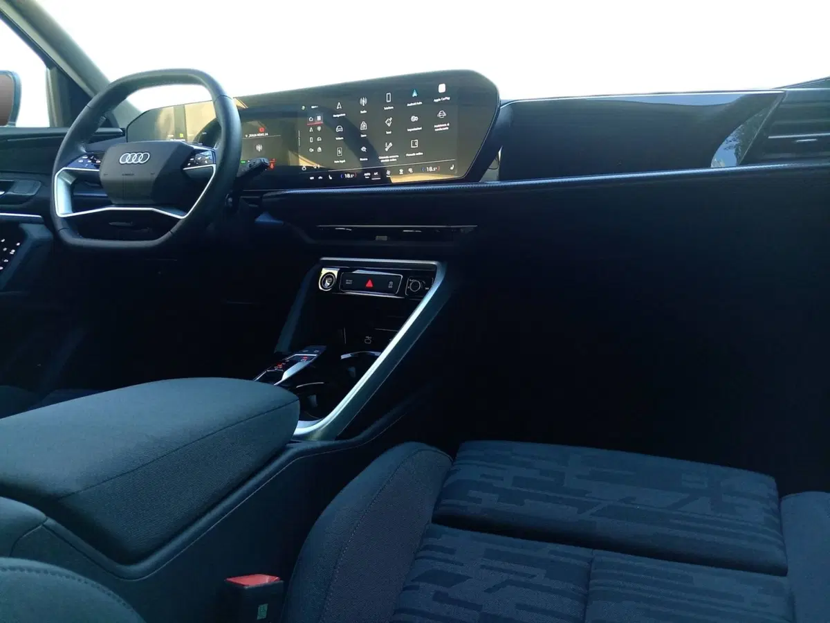 Audi Q5 Sportback nuova a Bari (4)