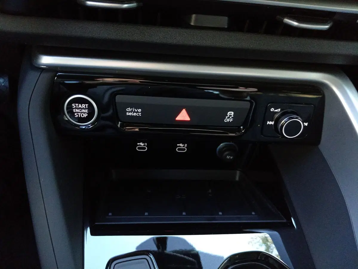 Audi Q5 Sportback nuova a Bari (8)