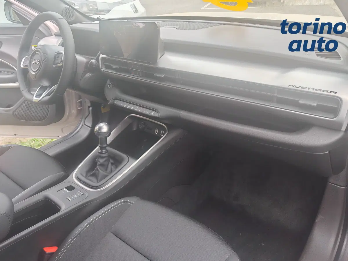 Jeep Avenger nuova a Torino (6)