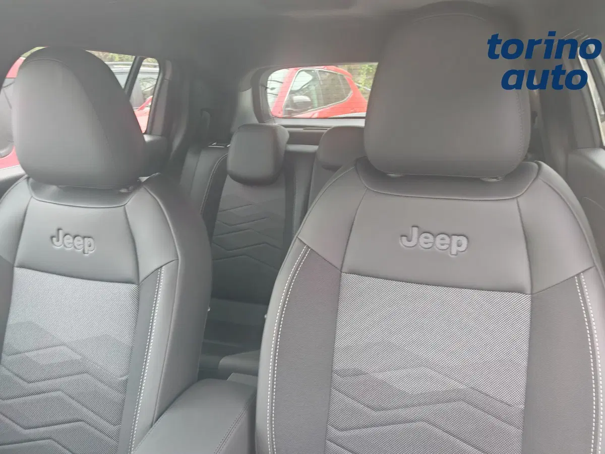 Jeep Avenger nuova a Torino (7)