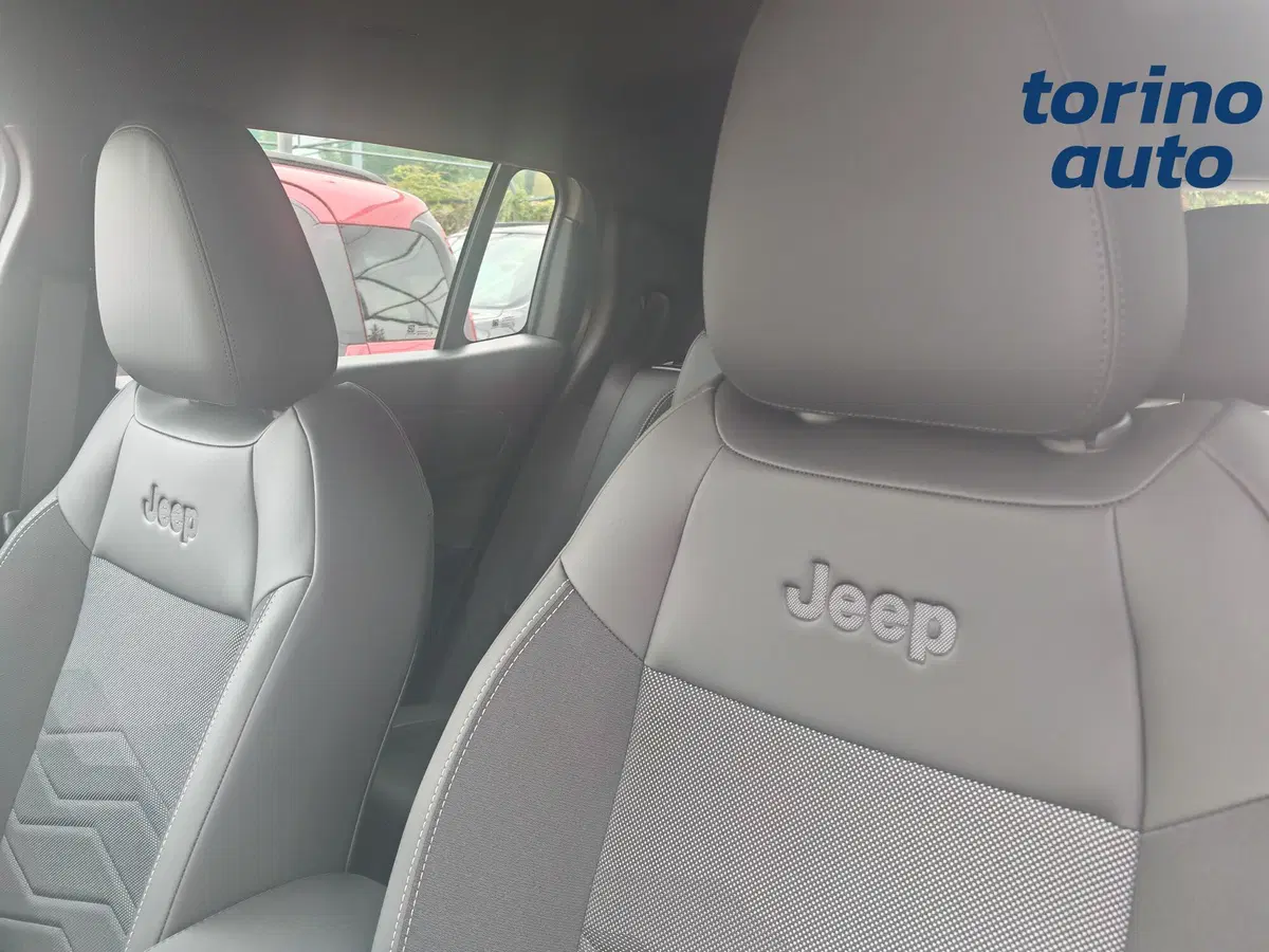 Jeep Avenger nuova a Torino (8)