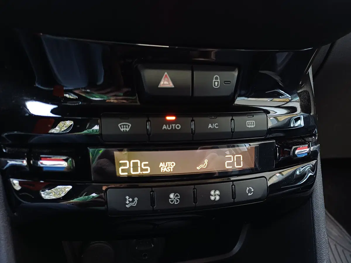 Peugeot 2008 usata a Modena (17)
