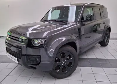 Land Rover Defender 110 3.0d i6 mhev X-Dynamic SE awd 200cv auto del 2023 usata a Verbania