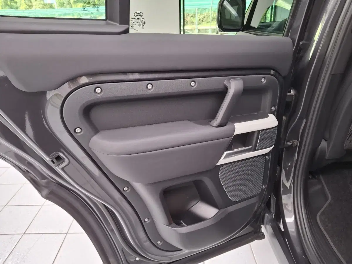 Land Rover Defender usata a Verbano Cusio Ossola (20)