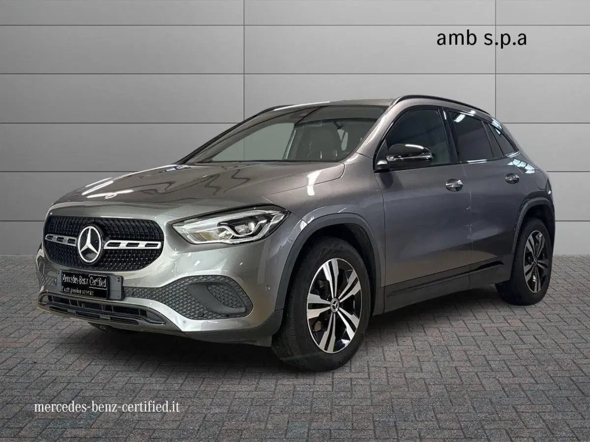 Mercedes-Benz GLA SUV usata a Napoli