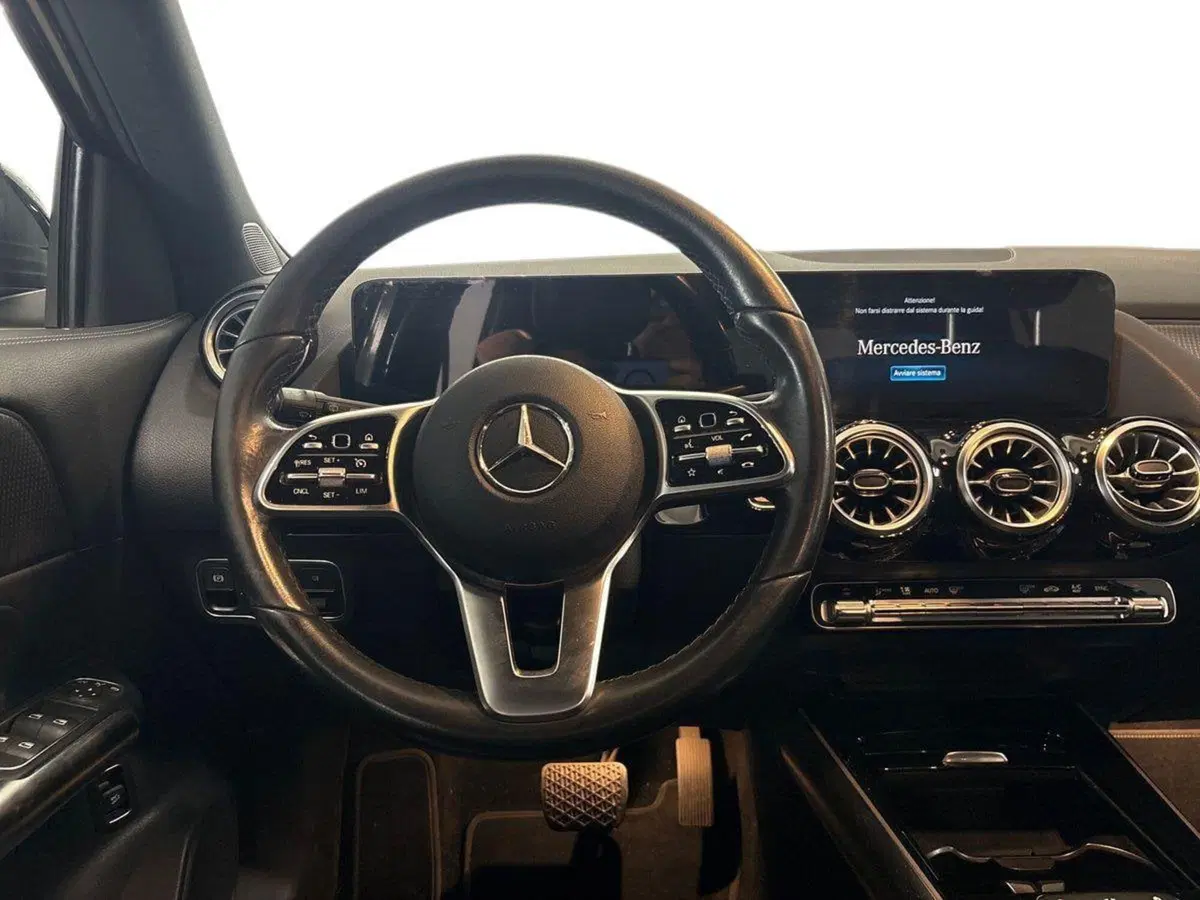 Mercedes-Benz GLA SUV usata a Napoli (10)